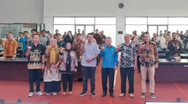 Rakor SP4N-LAPOR 2025 di Aula Bagindo Aziz Chan, Balai Kota Padang, Kamis (28/8/2025). (Foto: Diskominfo Padang)