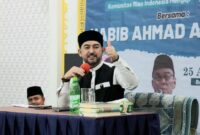 Ulama kharismatik Ahmad Al-Habsyi saat kegiatan Safari Dakwah di Masjid Nurul Iman, Senin (25/8/2025). (Foto: Diskominfo Padang)