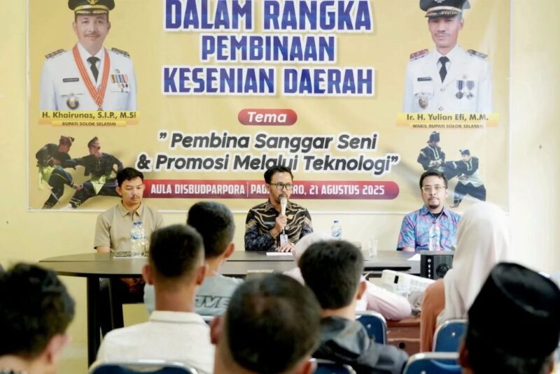 Disparbudpora Solsel menggelar workshop pembinaan komunitas dan sanggar seni di Aula Kantor Disparbudpora, Kamis (21/8/2025). (Foto: Humas Pemkab Solsel)