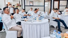 Bupati Solsel Khairunas menyampaikan aspirasi daerah saat Rapat Koordinasi Korwil APKASI wilayah Sumbar, Rabu (30/7/2025). (Foto: Humas Pemkab Solsel)
