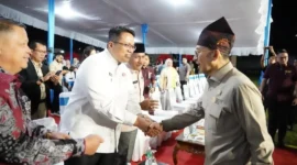 Wabup Tanah Datar Ahmad Fadly menghadiri Pitunang Ethno Groove Festival Musik Tradisi Indonesia di Lapangan Bola Kaki Ateh Ngarai, Kota Bukittinggi, Jumat malam (1/8/2025). (Foto: Prokopim Tanah Datar)