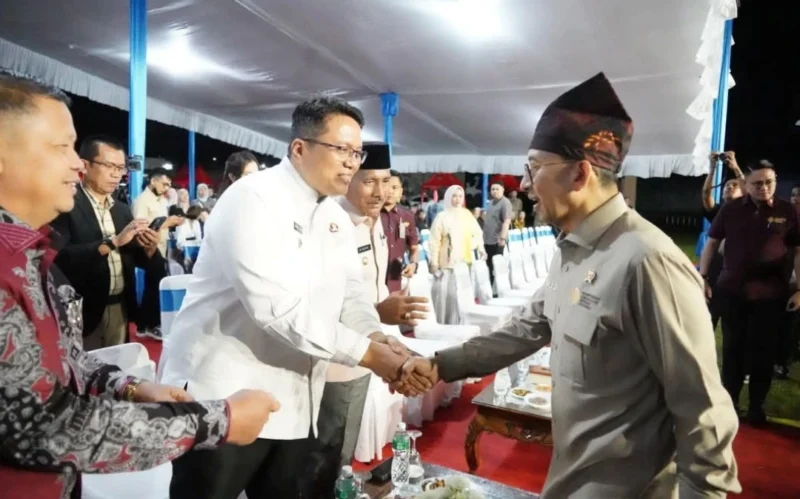 Wabup Tanah Datar Ahmad Fadly menghadiri Pitunang Ethno Groove Festival Musik Tradisi Indonesia di Lapangan Bola Kaki Ateh Ngarai, Kota Bukittinggi, Jumat malam (1/8/2025). (Foto: Prokopim Tanah Datar)