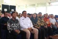 Wawako Padang Panjang, Allex Saputra menghadiri peluncuran buku Kartu Pos Bergambar karya Menteri Kebudayaan Fadli Zon bersama Mahpudi di Aia Angek Cottage, Sabtu (2/8/2025). (Foto: Kominfo Padang Panjang)
