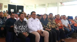 Wawako Padang Panjang, Allex Saputra menghadiri peluncuran buku Kartu Pos Bergambar karya Menteri Kebudayaan Fadli Zon bersama Mahpudi di Aia Angek Cottage, Sabtu (2/8/2025). (Foto: Kominfo Padang Panjang)