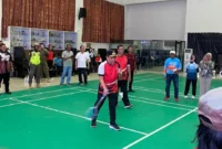 Wawako Padang Maigus Nasir membuka Turnamen Badminton Eksekutif-Legislatif dalam rangka memeriahkan HJK Padang ke-356 dan menyambut HUT RI ke-80. (Foto: Diskominfo Padang)
