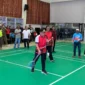 Wawako Padang Maigus Nasir membuka Turnamen Badminton Eksekutif-Legislatif dalam rangka memeriahkan HJK Padang ke-356 dan menyambut HUT RI ke-80. (Foto: Diskominfo Padang)