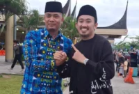 Hardimen (kiri) saat bersama Ustad Syamsuddin Nur Makka (Ustad Syam) beberapa waktu lalu. (Fot: Dok Hardiman)