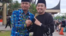 Hardimen (kiri) saat bersama Ustad Syamsuddin Nur Makka (Ustad Syam) beberapa waktu lalu. (Fot: Dok Hardiman)