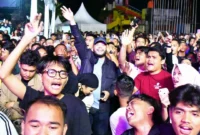 Wali Kota Padang Fadly Amran membaur bersama warga dalam Event Xploria Padang 2025 di GOR H. Agus Salim, Jumat (8/8/2025).