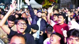 Wali Kota Padang Fadly Amran membaur bersama warga dalam Event Xploria Padang 2025 di GOR H. Agus Salim, Jumat (8/8/2025).
