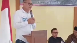 Anggota DPRD Pessel Novermal Yuska saat memberikan sambutan. (Foto: Dok Novermal)