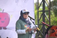 Kepala BPBPK Sumbar, Maria Doeni Isa memberikan sambutan pada acara Mamilah Fest 2025 di Taman Museum Adityawarman, Sabtu (16/8/2025). (Foto: Diskominfo Padang)