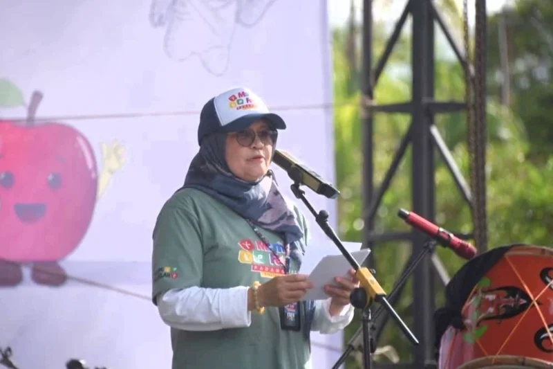 Kepala BPBPK Sumbar, Maria Doeni Isa memberikan sambutan pada acara Mamilah Fest 2025 di Taman Museum Adityawarman, Sabtu (16/8/2025). (Foto: Diskominfo Padang)