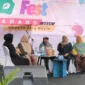 Direktur BSU Ampang Saiyo, Nora Fitirawati dalam Talkshow Padang Mamilah Fest di Taman Museum Adityawarman, Sabtu (16/8/2025). (Foto: Diskominfo Padang)