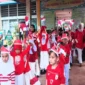 Murid SD Pertiwi 2 Padang mengikuti berbagai perlombaan di halaman sekolah, Selasa (19/8/2025). (Foto: Diskominfo Padang)