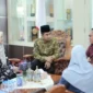 Wali Kota Solok Ramadhani Kirana Putra menerima kunjungan Deputi Direksi Wilayah II BPJS Kesehatan, Octovianus Ramba, di ruang kerja wali kota, Jumat (22/8/2025). (Foto: Prokopim Kota Solok)