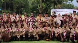 Wakil Wali Kota Padang, Maigus Nasir bertindak sebagai pembina upacara pada kegiatan Kemah Blok Pramuka SMA Pertiwi 1 Padang, Sabtu (23/8/2025). (Foto: Prokopim Padang)