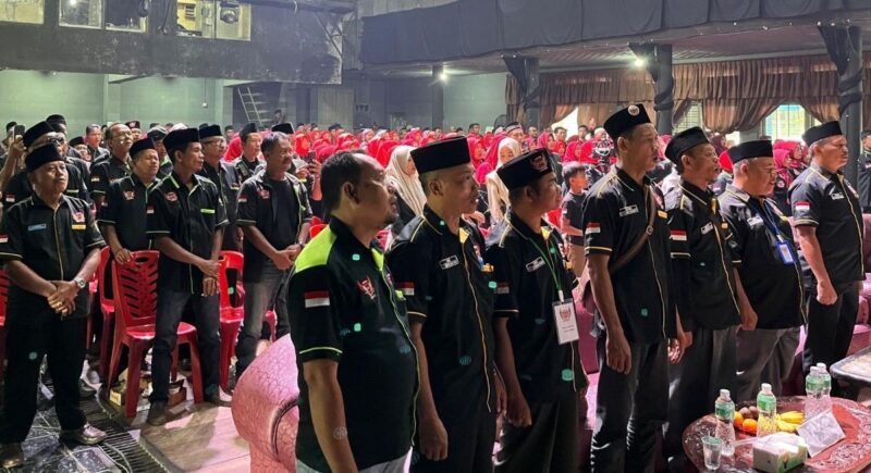 Ratusan pedagang bakso yang tergabung dalam KPBN Korda Sumbar menggelar kegiatan Ngopi Santai di Gedung Auditorium Bustanul Arifin, ISI Padang Panjang, Minggu (24/8/2025). (Foto: Kominfo Padang Panjang)