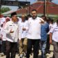 Wali Kota Padang, Fadly Amran meninjau fasilitas air bersih dan kondisi jalan menuju SMAN 17 Padang, Rabu (20/8/2025). (Foto: Prokopim Padang)