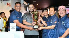 Wali Kota Padang, Fadly Amran membuka Turnamen Billiard memperebutkan Piala Bergilir Wali Kota Padang di Oriental Billiard, Sabtu (16/8/2025). (Foto: Prokopim Padang)