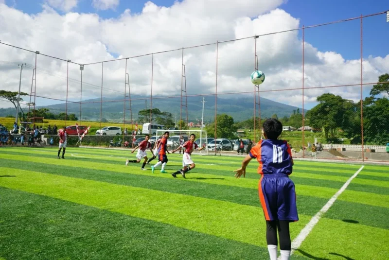 Turnamen Mini Soccer Kajari Cup I antarpelajar SMP/MTs sederajat di Kota Padang Panjang resmi bergulir, Selasa (26/8/2025). (Foto: Kominfo Padang Panjang)
