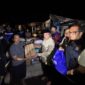 Wakil Wali Kota Padang, Maigus Nasir meninjau mengunjungi lokasi kebakaran di Jalan Dalam Gadung No.12, RT 3 RW 8, Kelurahan Lubeg (Lubeg), Sabtu (23/8/2025) malam. (Foto: Prokopim Padang)