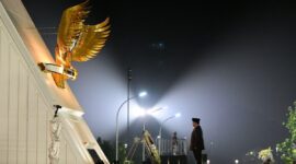 Presiden Prabowo Subianto memimpin ziarah nasional dan renungan suci di TMP Nasional Utama Kalibata, Jakarta, pada Minggu (17/8/2025). (Foto: BPMI Setpres)