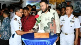 Wali Kota Padang Fadly Amran saat menghadiri malam resepsi di geladak KRI Bima Suci, Senin (11/8/2025) malam. (Foto: Prokopim Padang)
