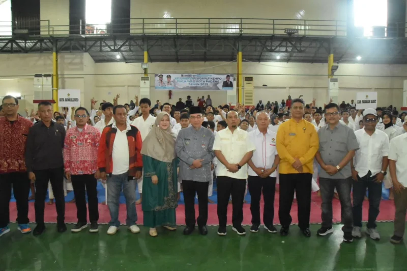 Wakil Wali Kota Padang, Maigus Nasir membuka Kejuaraan Kempo Wali Kota Cup 2025 di Gedung HBT Pondok Building, Jumat (8/8/2025). 