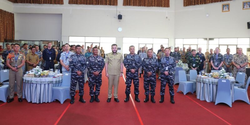 Wali Kota Padang Fadly Amran menerima kunjungan kehormatan (courtesy call) Taruna AAL dan delegasi APCS 2025, di Balai Kota Aia Pacah, Senin (11/8/2025). (Foto: Prokopim Padang)
