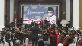 Bukittinggi Orchestra meriahkan Puncak peringatan 123 tahun kelahiran Proklamator Mohammad Hatta di Balai Ruang Dinas Kota Bukittinggi, Selasa (12/8/2025) malam. (Foto: Pemko Bukittinggi)
