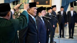 Presiden Prabowo Subianto melantik dua jabatan menteri dan tiga wakil menteri Kabinet Merah Putih sisa masa jabatan 2024-2029 di Istana Negara, Jakarta, pada Rabu (17/9/2025). (Foto: BPMI Setpres)