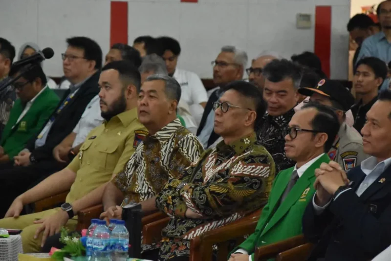 Wali Kota Padang Fadly Amran menghadiri kuliah umum Menko AHY di Convention Hall Unand, Selasa (30/9/2025). (Foto: Prokopim Padang)