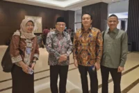 Wakil Wali Kota Padang, Maigus Nasir mengikuti pertemuan seluruh kepala daerah se-Indonesia bersama Menteri Lingkungan Hidup (LH)/Kepala BPLH, Hanif Faisol Nurofiq di Hotel Fairmont, Jakarta, Senin (4/8/2025). (Foto: FB Diskominfo Padang)
