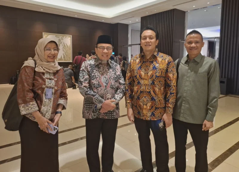 Wakil Wali Kota Padang, Maigus Nasir mengikuti pertemuan seluruh kepala daerah se-Indonesia bersama Menteri Lingkungan Hidup (LH)/Kepala BPLH, Hanif Faisol Nurofiq di Hotel Fairmont, Jakarta, Senin (4/8/2025). (Foto: FB Diskominfo Padang)