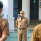 Sekdako Pariaman, Afrizal Azhar memimpin apel pagi perdana bersama jajaran ASN di lingkungan Pemerintah Kota Pariaman, Senin (22/9/2025). (Foto: Kominfo Pariaman)