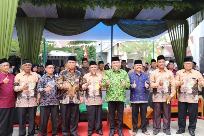 Wakil Wali Kota Padang, Maigus Nasir menghadiri Semarak Maulid Nabi Muhammad SAW 1447 H yang digelar BKS TPQ-TQA di Masjid Baiturrahman, Kuranji, Minggu (14/9/2025). (Foto: Prokopim Padang)