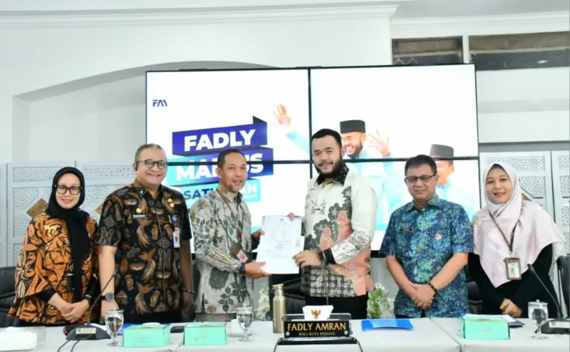 Wali Kota Padang Fadly Amran menerima kedatangan Tim BPK RI Perwakilan Sumbar di Gedung Putih Kediaman Resmi Wali Kota, Kamis (4/9/2025). (Foto: Prokopim Padang)