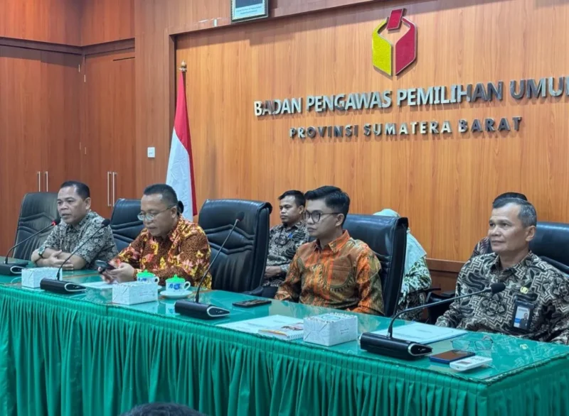 Bawaslu Sumbar menggelar kegiatan Penguatan Kelembagaan  di Aula Bawaslu Sumbar, Kamis (25/9/2025). (Foto: Ist)