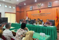 Rapat Penguatan Kelembagaan Sumber Daya Manusia Pengawas Pemilu Berintegritas, Transparansi, dan Bermartabat di Aula Kantor Bawaslu Sumbar, Kamis (18/9/2025). (Foto: Ist)