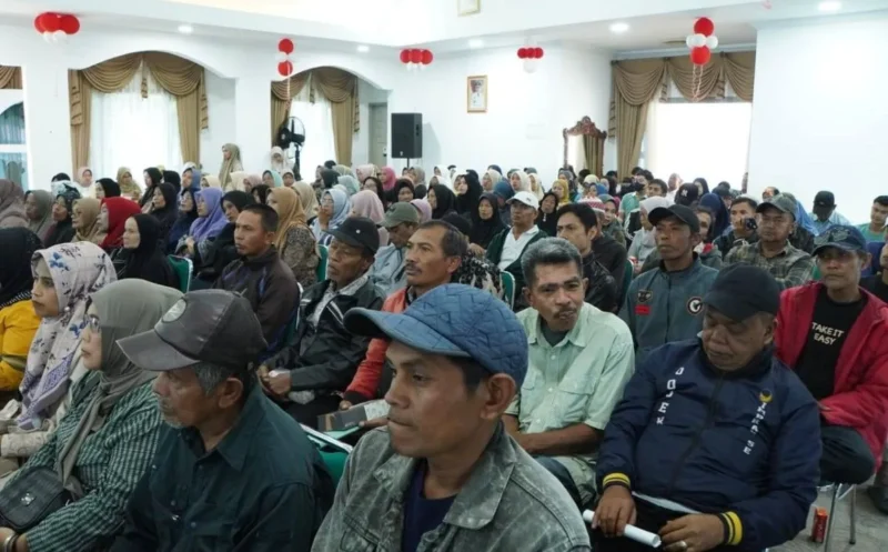 Sebanyak 108 warga Kota Padang Panjang yang masuk dalam DTSEN desil 1–4 menerima Bantuan RTLH, Rabu (3/9/2025). (Foto: Kominfo Padang Panjang)