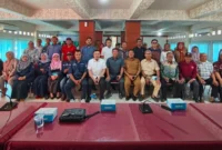 LPM se-Kecamatan Koto Tangah mengikuti Bimtek di Aula Kantor Camat, Selasa (23/9/2025). (Foto: FB Diskominfo Padang)