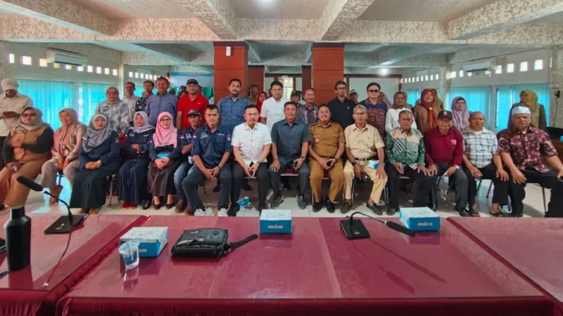 LPM se-Kecamatan Koto Tangah mengikuti Bimtek di Aula Kantor Camat, Selasa (23/9/2025). (Foto: FB Diskominfo Padang)