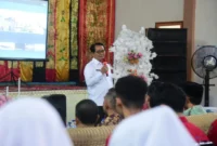 Bupati Padang Pariaman, Dr. H. John Kenedy Azis (JKA) pada kegiatan Intensifikasi dan Integrasi Pelayanan KBKR di Sungai Asam, Kecamatan 2x11 Enam Lingkung. (Foto: Kominfo Padang Pariaman)