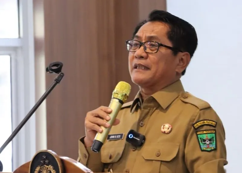 Bupati Padang Pariaman, John Kenedy Azis memberikan sambutan saat Rakor di Aula Polres Padang Pariaman, Senin (1/9). (Foto: Kominfo Padang Pariaman)