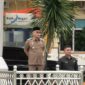 Bupati Pasbar, Yulianto memimpin apel gabungan ASN di halaman Kantor bupati, Senin (1/9). (Foto: Diskominfo Pasbar)