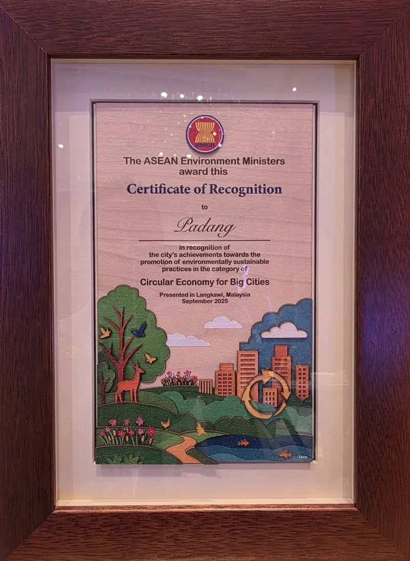 Kota Padang meraih Certificate of Recognition Bidang Circular Economy dalam Ajang ASEAN ESC Award 2025 di Langkawi, Malaysia, Rabu (3/9/2025). (Foto: Prokopim Padang) 