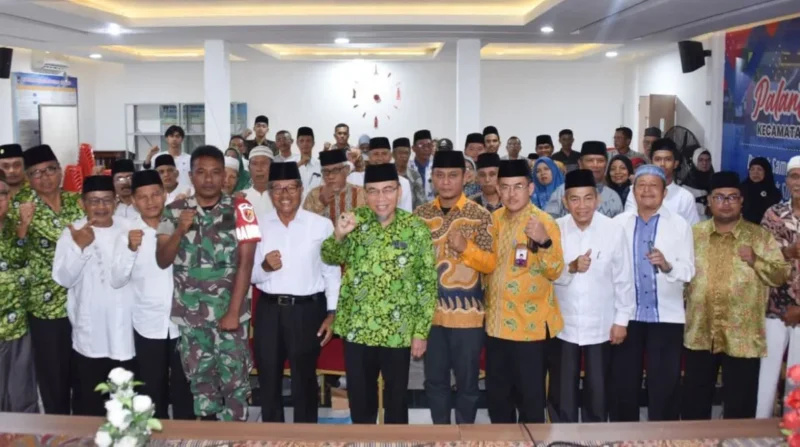 Wakil Wali Kota Padang Maigus Nasir membuka Muscab DMI Kecamatan Padang Selatan di Aula Kantor Camat Padang Selatan, Minggu (28/9/2025). (Foto: Prokopim Padang)