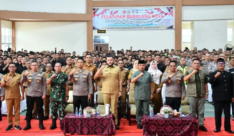Wali Kota Padang Fadly Amran membuka pelatihan calon Dubalang Kota di SPN Polda Sumbar, Selasa (2/9/2025). (Foto: Prokopim Padang)