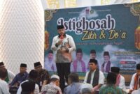 Wali Kota Padang Fadly Amran menghadiri kegiatan Dzikir dan Doa Bersama di Masjid Agung Nurul Iman, Kamis (4/9/2025). (Foto: Prokopim Padang)